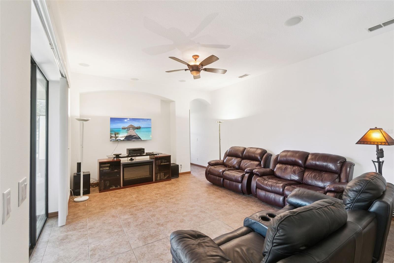 Image 10 of 32 For 2921 Falconhill Drive