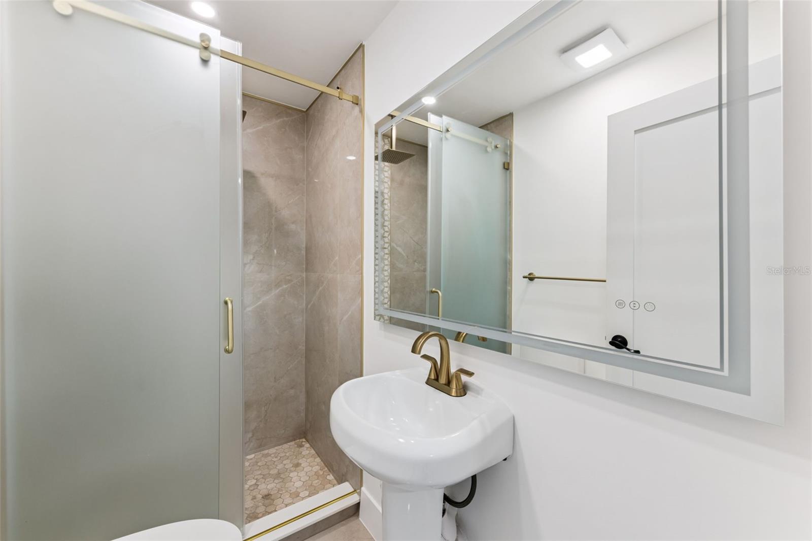 Image 35 of 65 For 202 Jasmine Lane