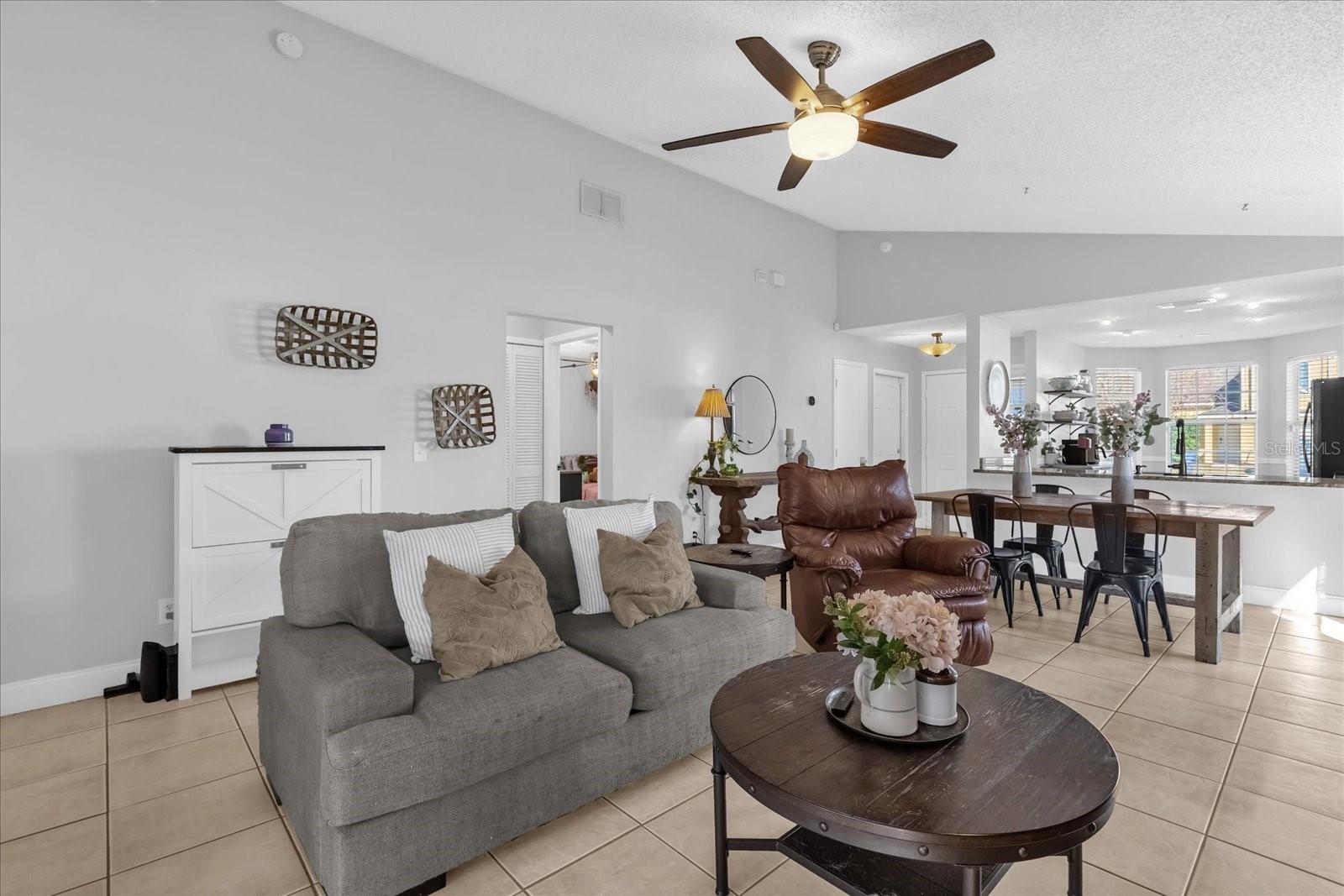 Image 11 of 28 For 1037 Burnett Street