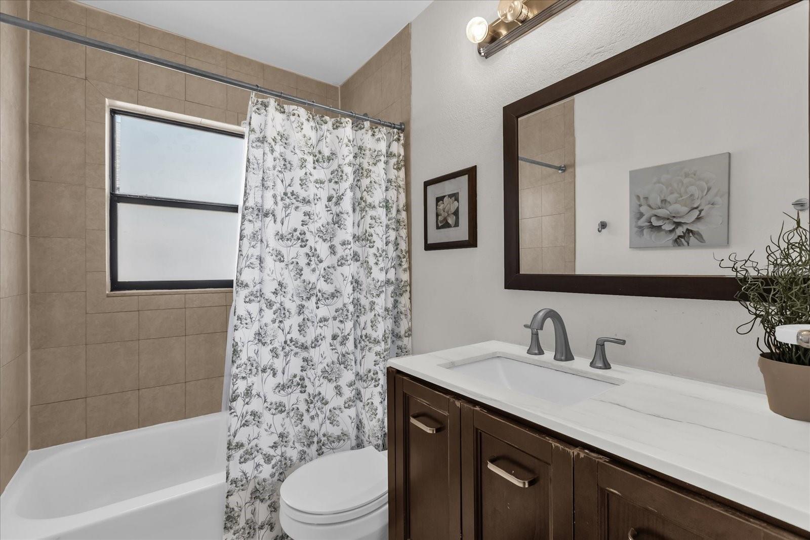 Image 15 of 28 For 1037 Burnett Street