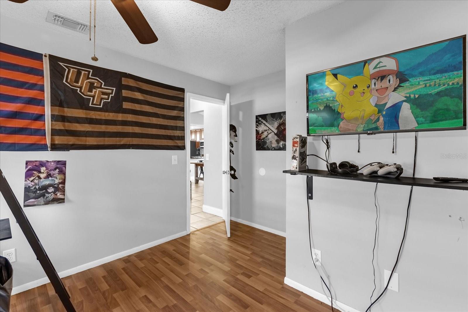 Image 17 of 28 For 1037 Burnett Street