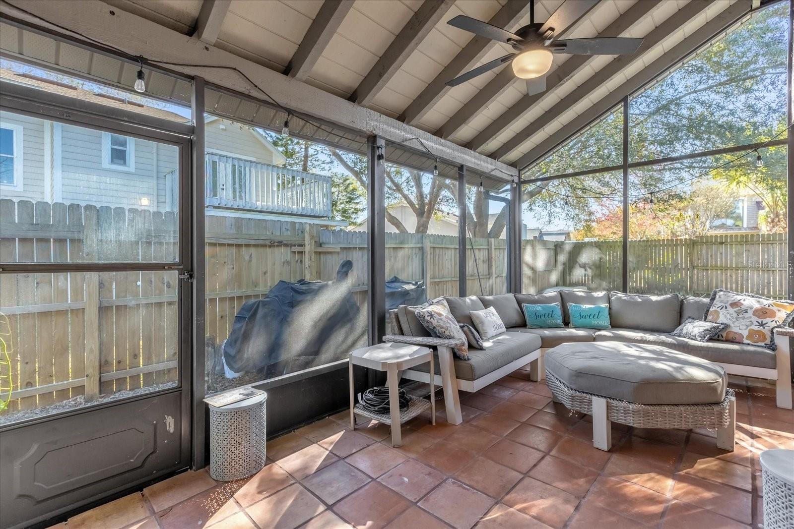 Image 19 of 28 For 1037 Burnett Street