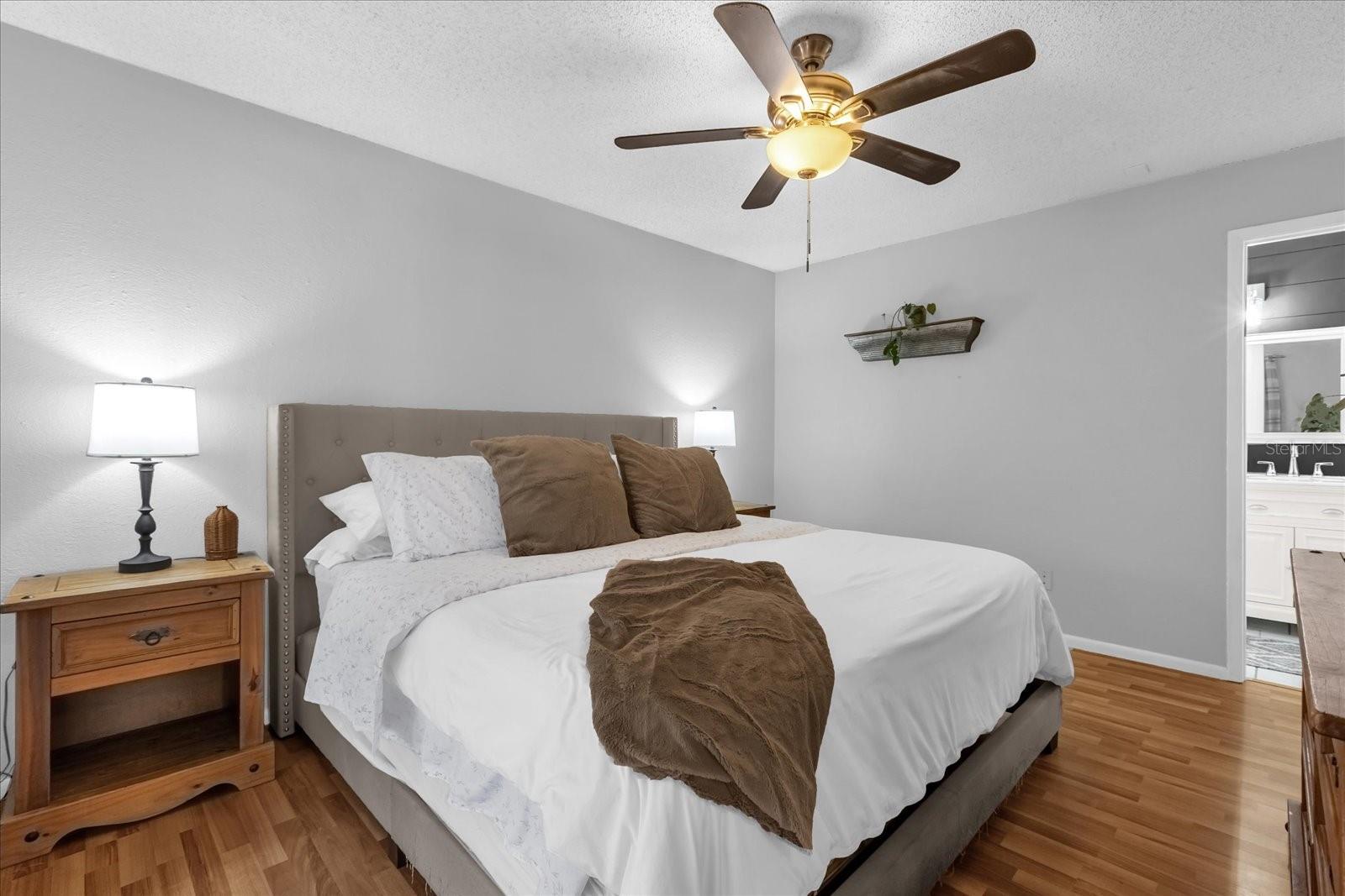 Image 5 of 28 For 1037 Burnett Street