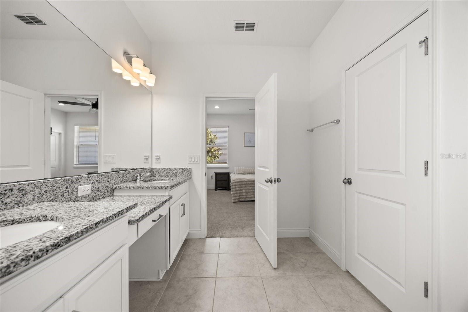 Image 16 of 38 For 4484 Lions Gate Avenue