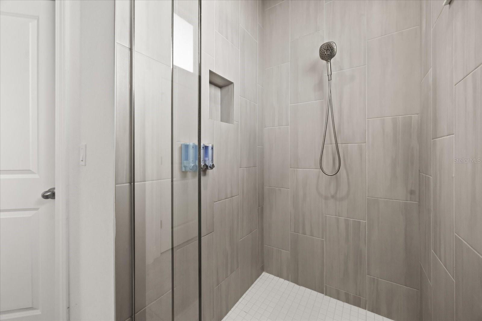 Image 17 of 38 For 4484 Lions Gate Avenue