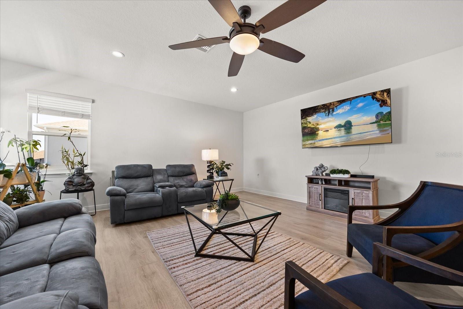 Image 20 of 38 For 4484 Lions Gate Avenue