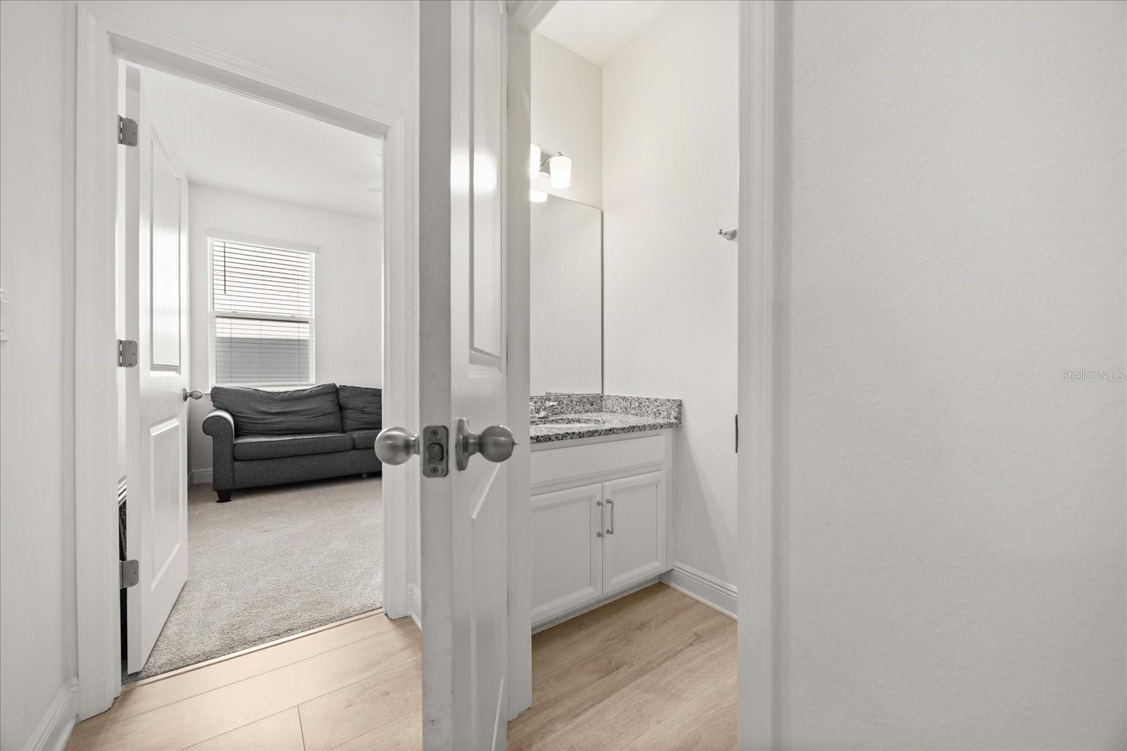 Image 28 of 38 For 4484 Lions Gate Avenue