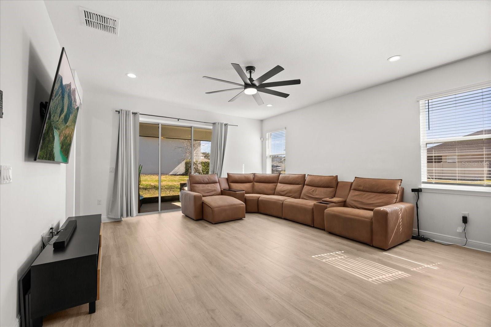 Image 5 of 38 For 4484 Lions Gate Avenue