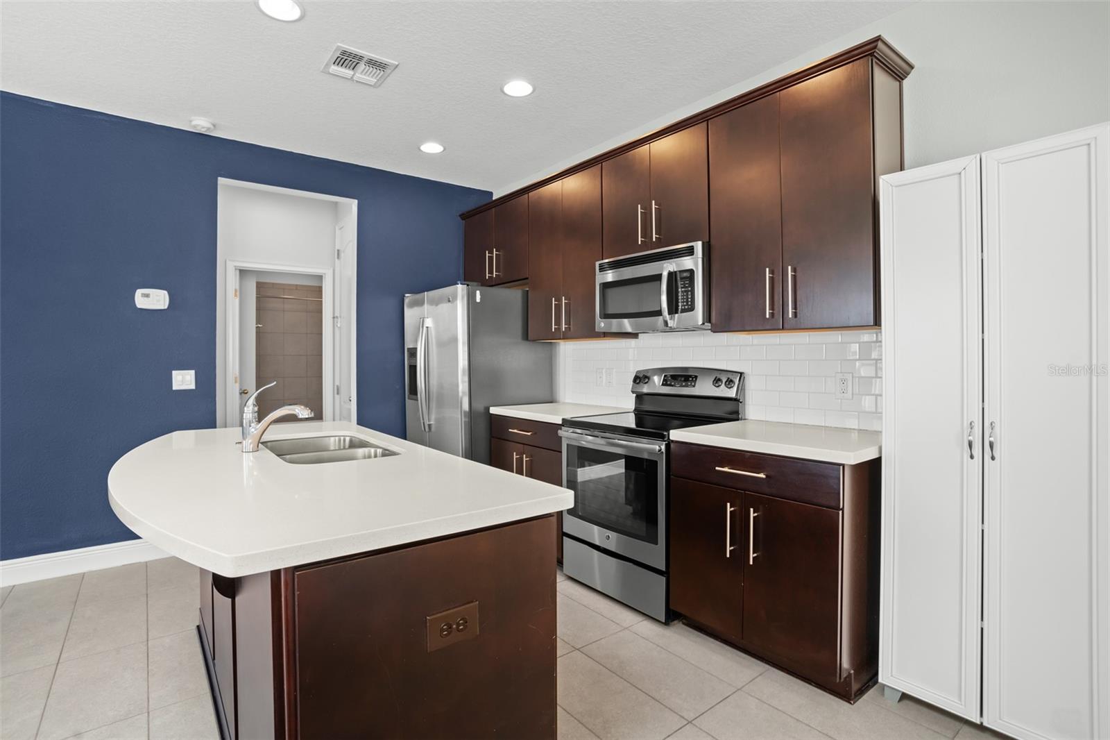 Image 8 of 45 For 13590 Lessing Avenue