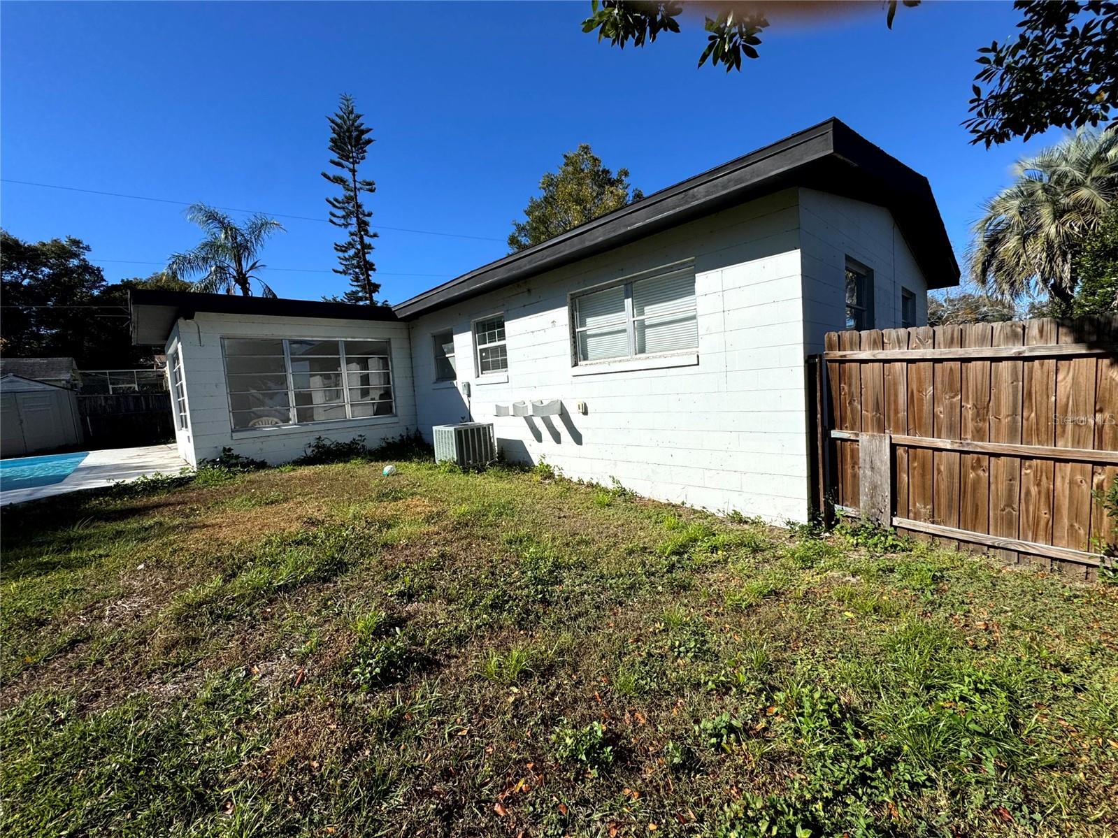 Image 15 of 47 For 1412 Lakecrest Drive