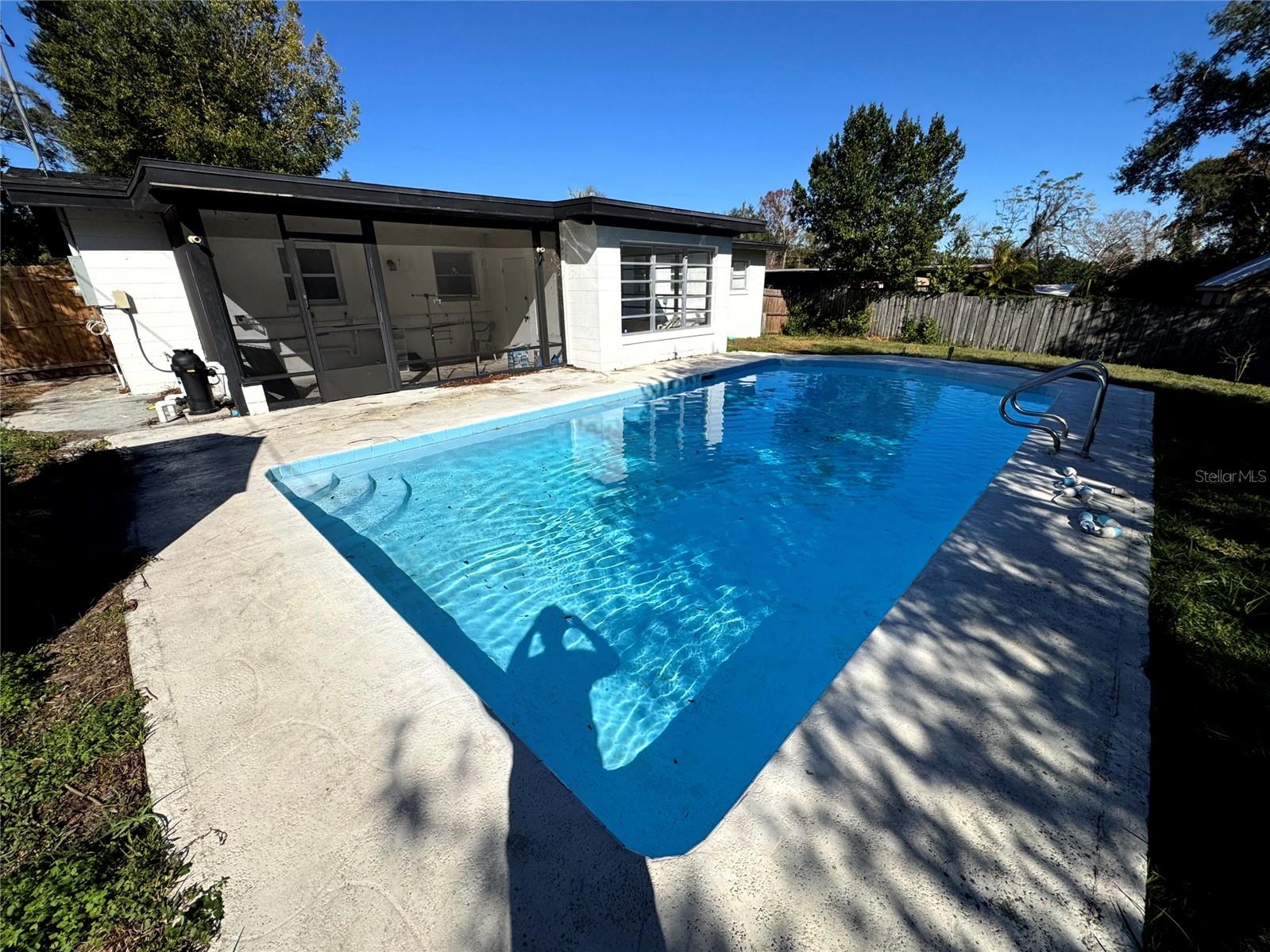 Image 18 of 47 For 1412 Lakecrest Drive