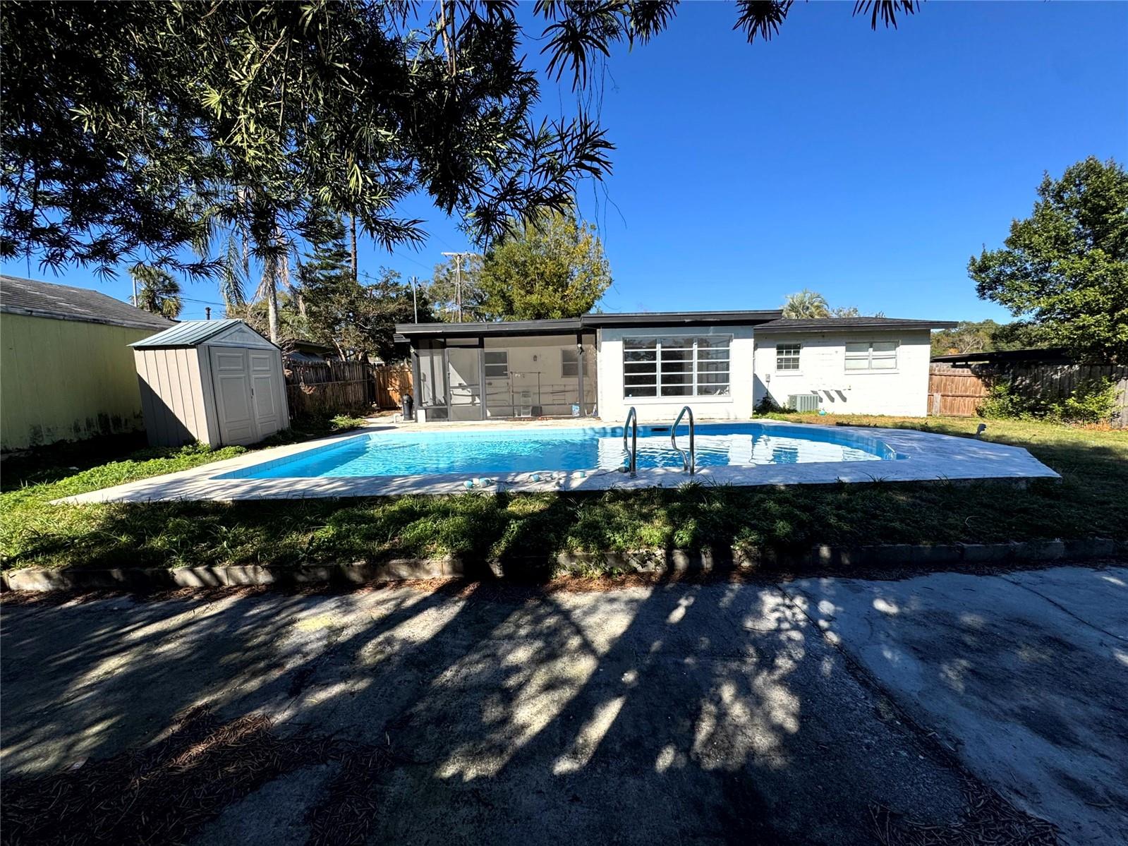 Image 20 of 47 For 1412 Lakecrest Drive