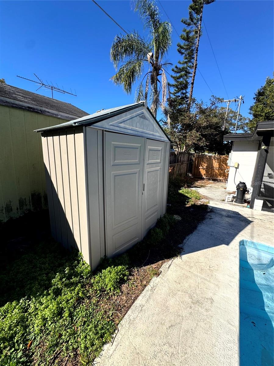 Image 21 of 47 For 1412 Lakecrest Drive