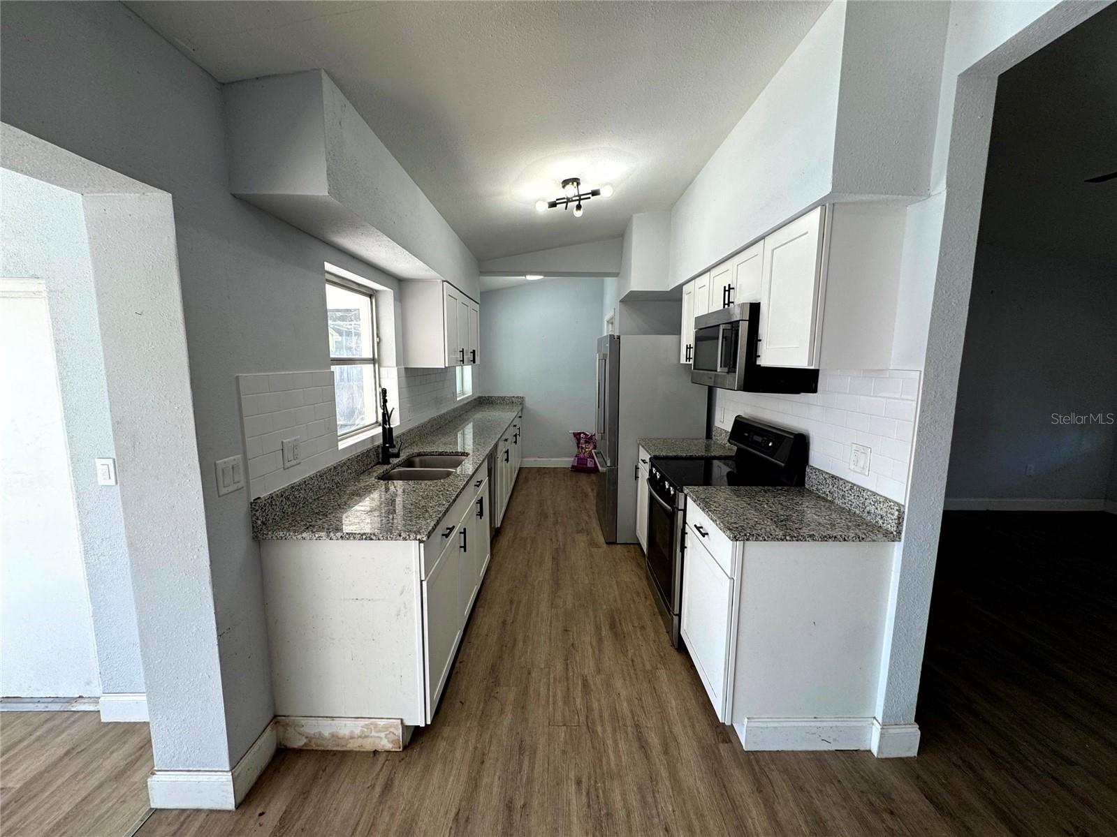 Image 23 of 47 For 1412 Lakecrest Drive