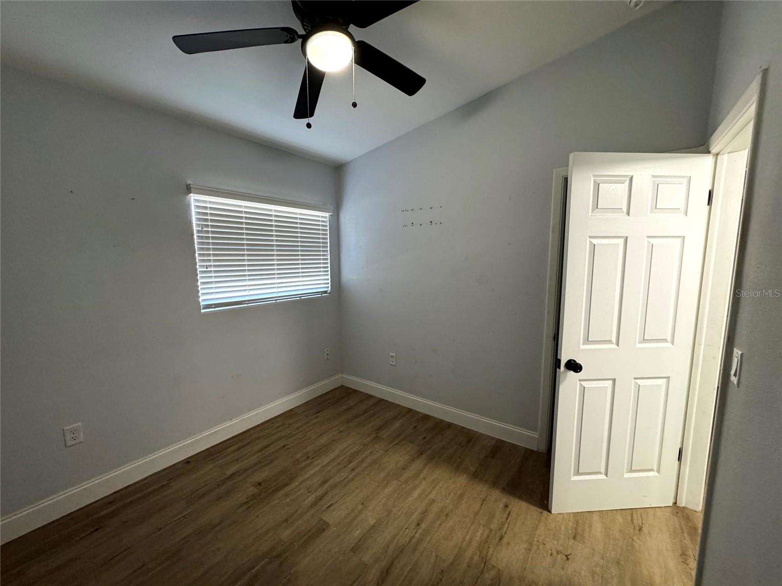 Image 34 of 47 For 1412 Lakecrest Drive