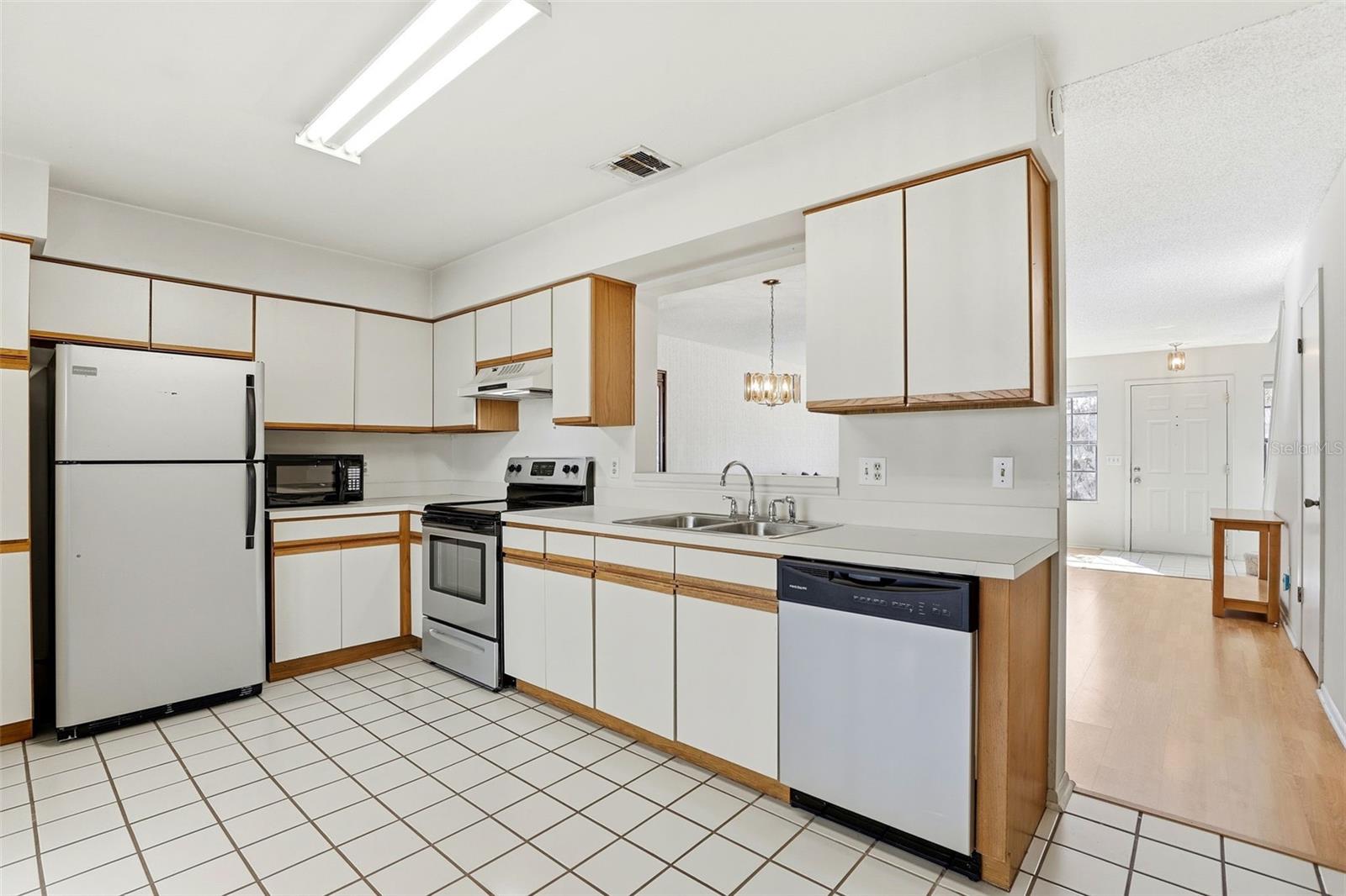 Image 13 of 31 For 2954 Embassy Court