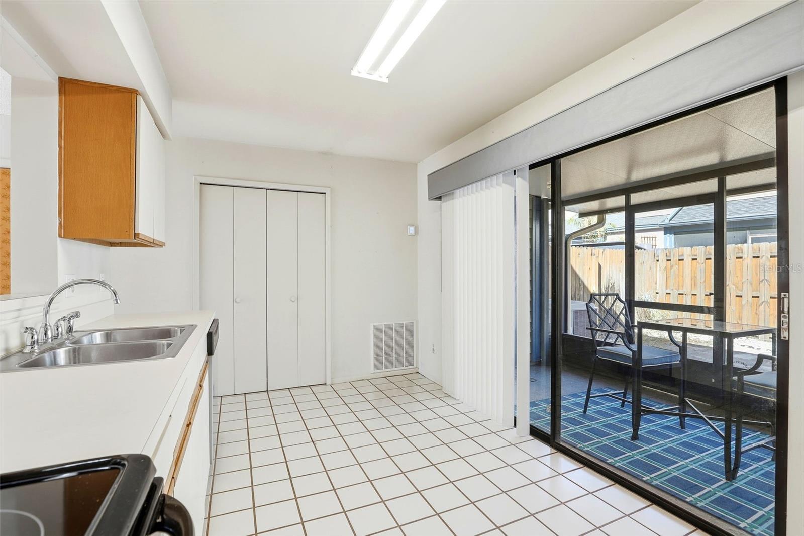 Image 15 of 31 For 2954 Embassy Court