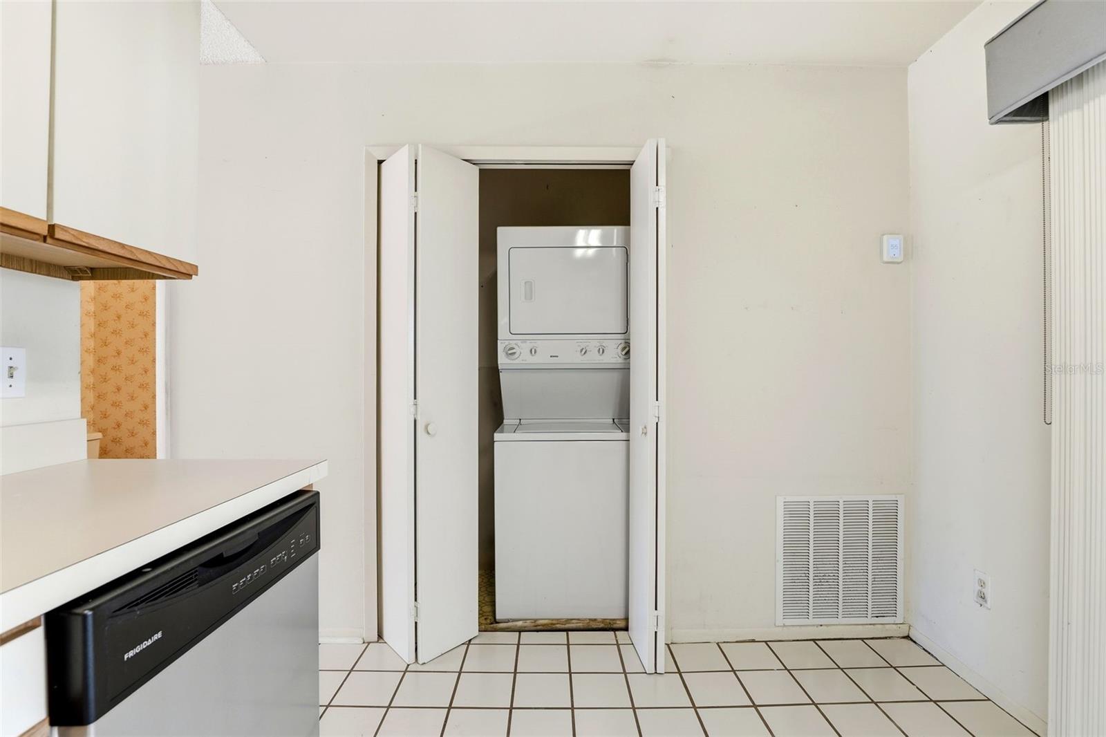 Image 16 of 31 For 2954 Embassy Court