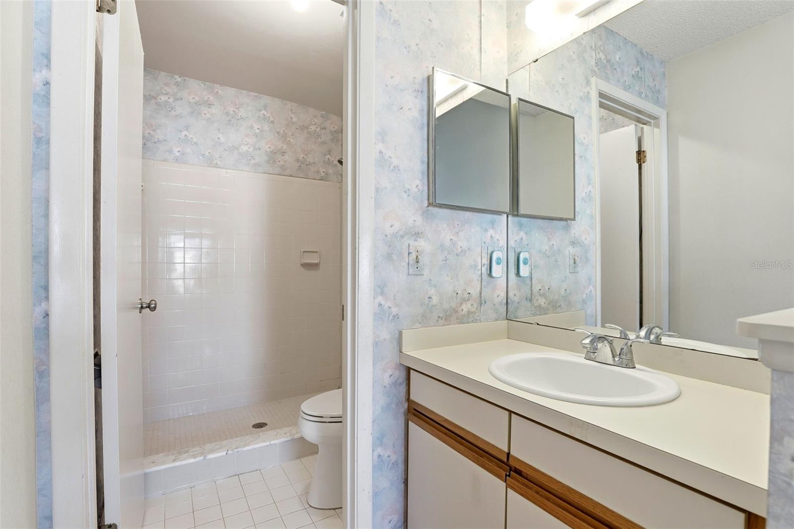 Image 19 of 31 For 2954 Embassy Court