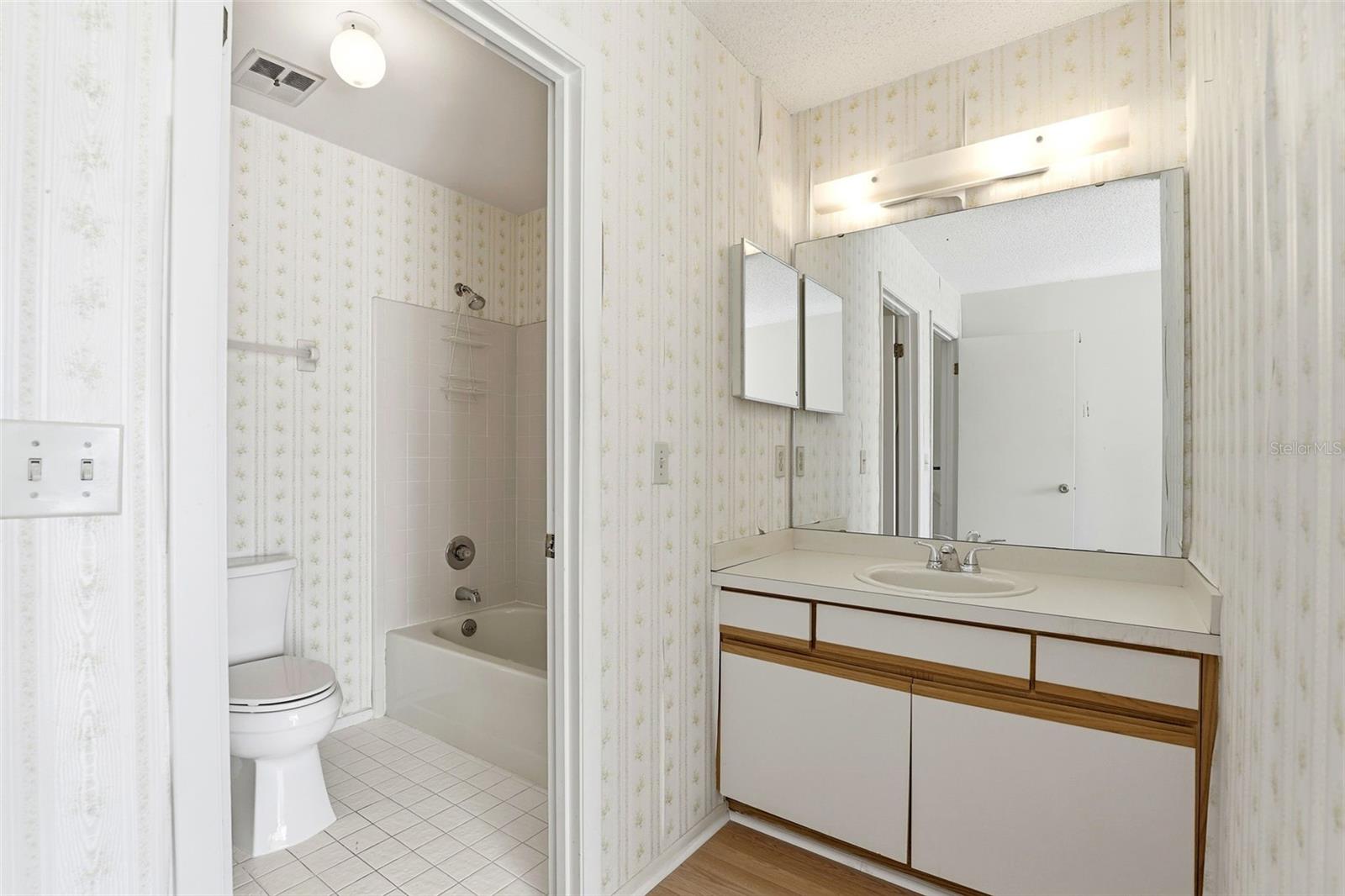 Image 21 of 31 For 2954 Embassy Court