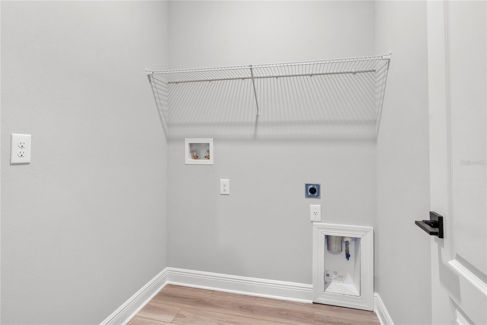 Image 32 of 43 For 7721 Somersworth Drive