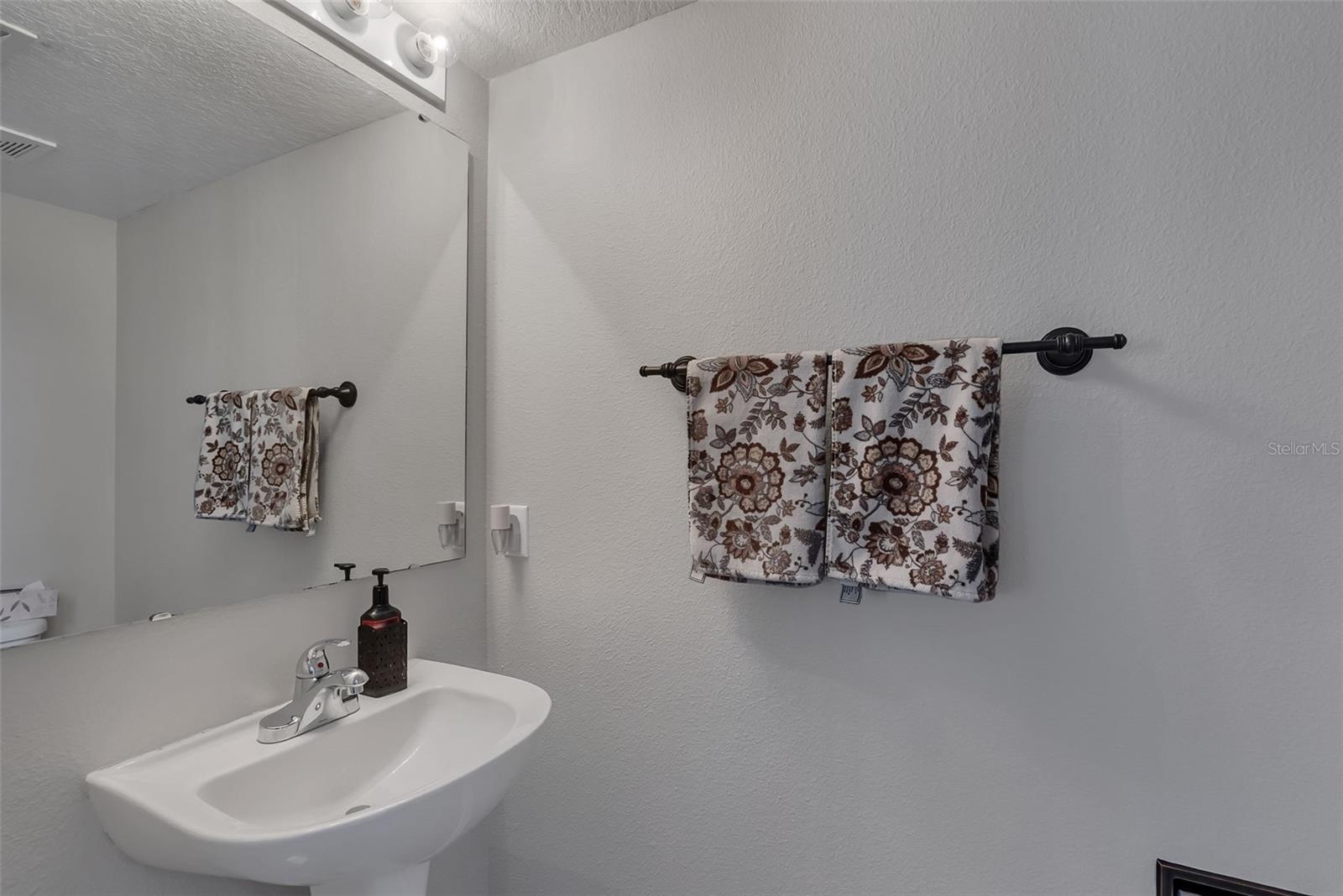 Image 10 of 31 For 1600 Daybreak Drive