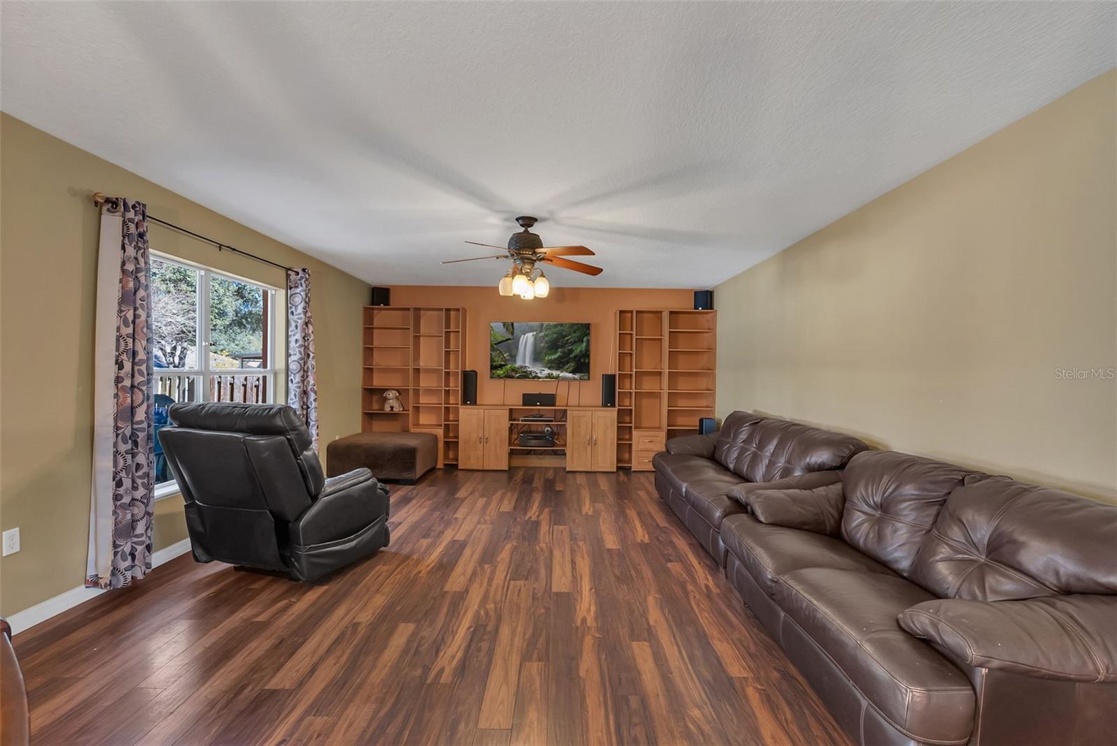 Image 11 of 31 For 1600 Daybreak Drive