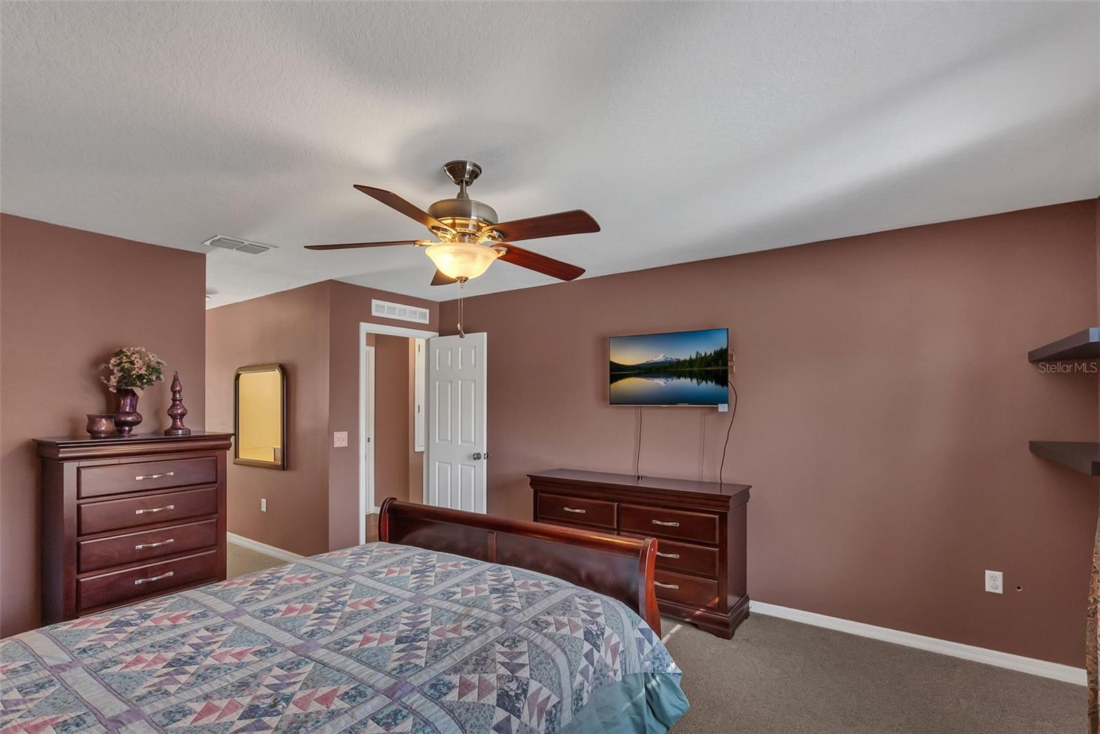 Image 19 of 31 For 1600 Daybreak Drive