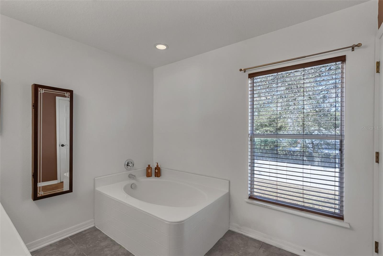 Image 20 of 31 For 1600 Daybreak Drive