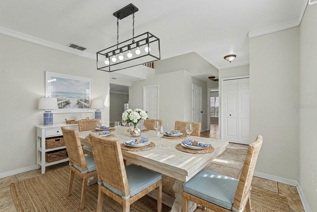 Image 10 of 43 For 194 Abalone Road Nw