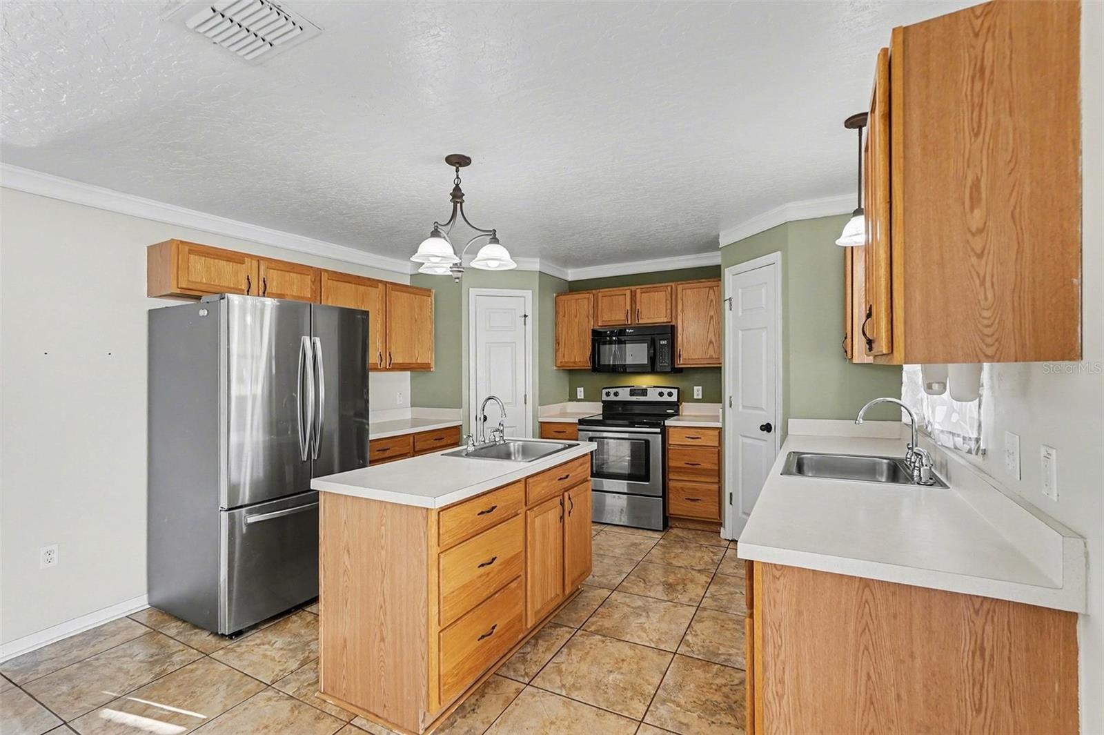 Image 11 of 43 For 194 Abalone Road Nw