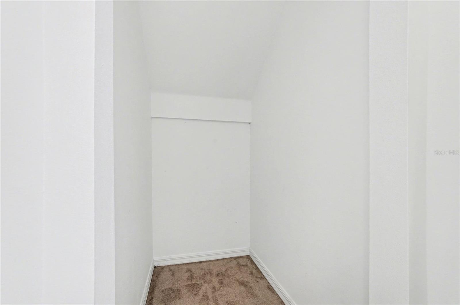 Image 15 of 43 For 194 Abalone Road Nw