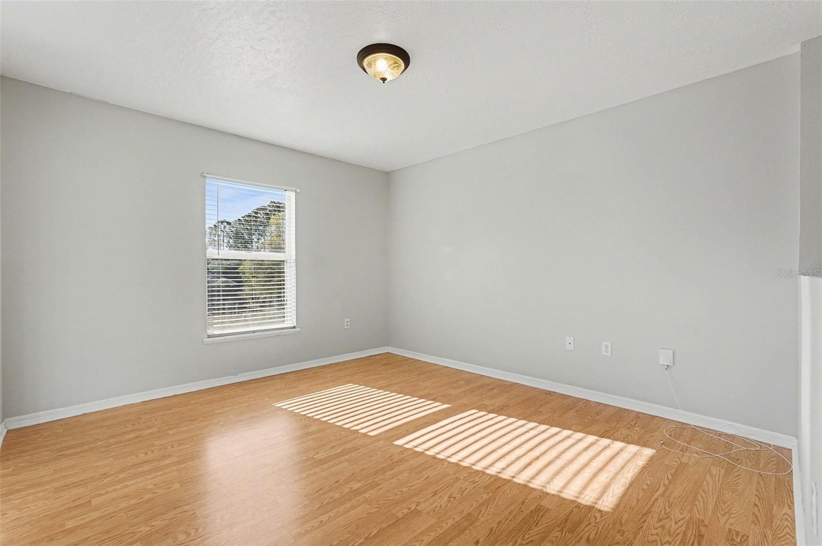 Image 19 of 43 For 194 Abalone Road Nw