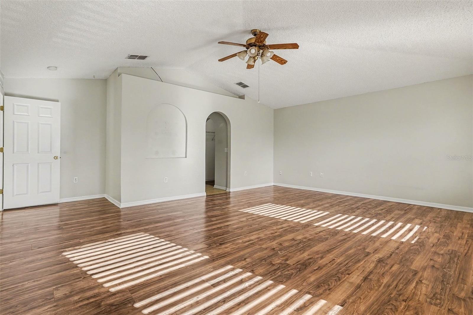 Image 21 of 43 For 194 Abalone Road Nw