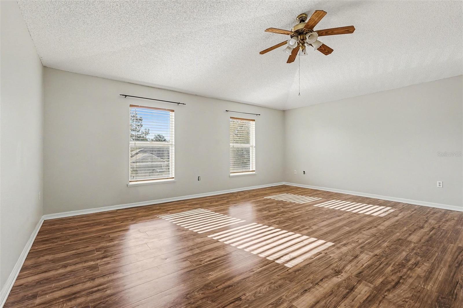 Image 24 of 43 For 194 Abalone Road Nw