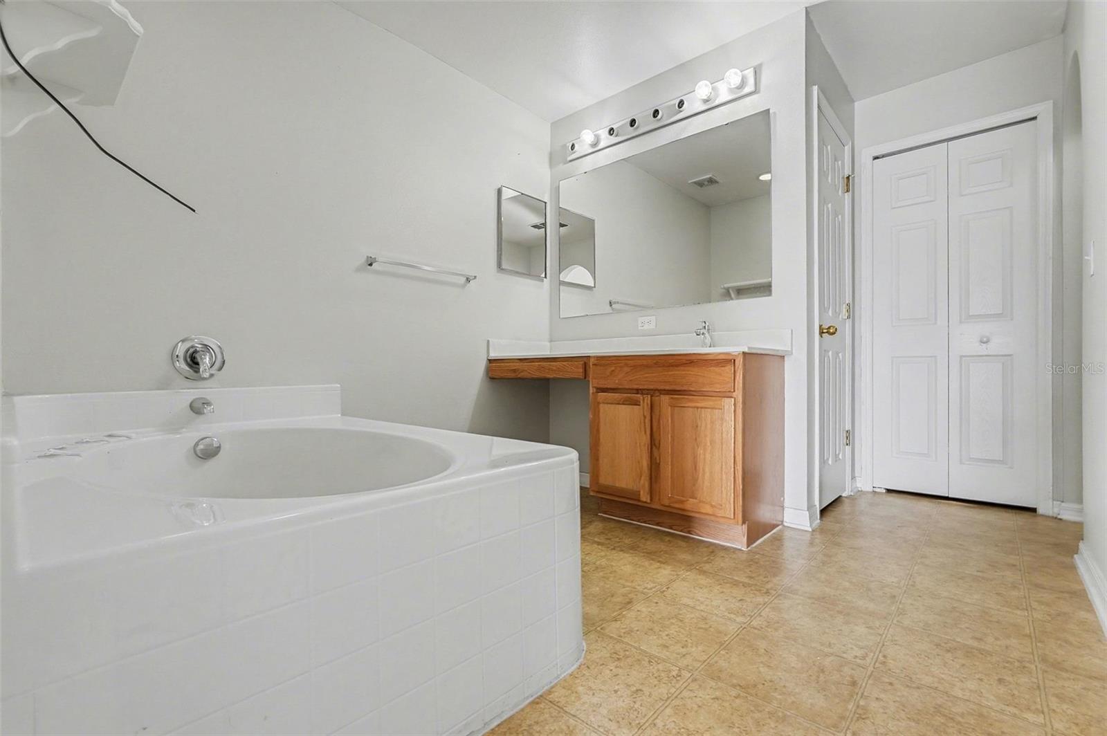 Image 25 of 43 For 194 Abalone Road Nw