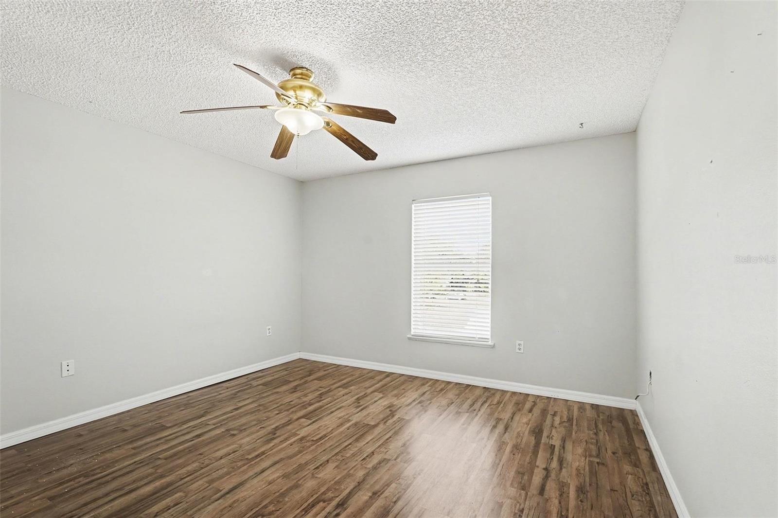 Image 36 of 43 For 194 Abalone Road Nw