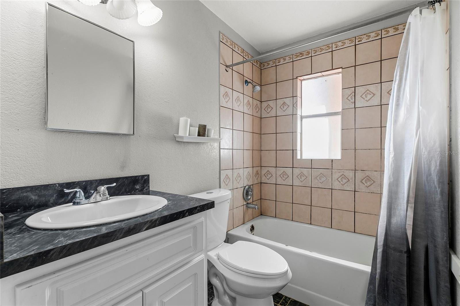 Image 10 of 18 For 230 Roosevelt Square