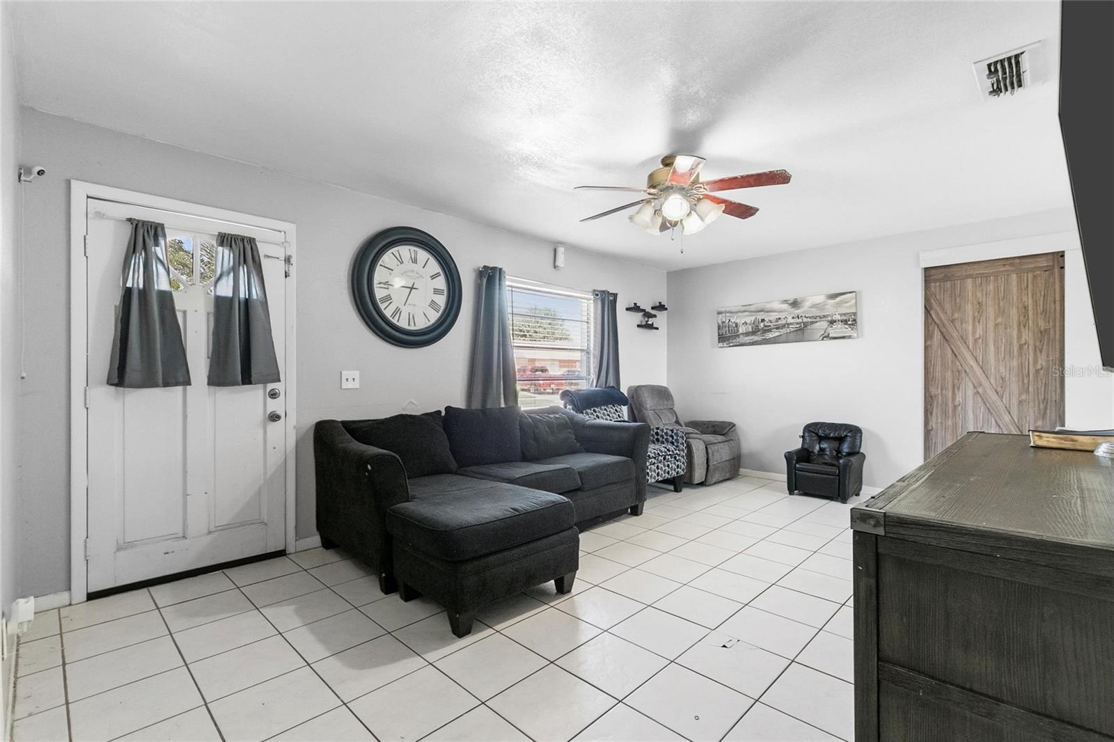 Image 11 of 18 For 230 Roosevelt Square