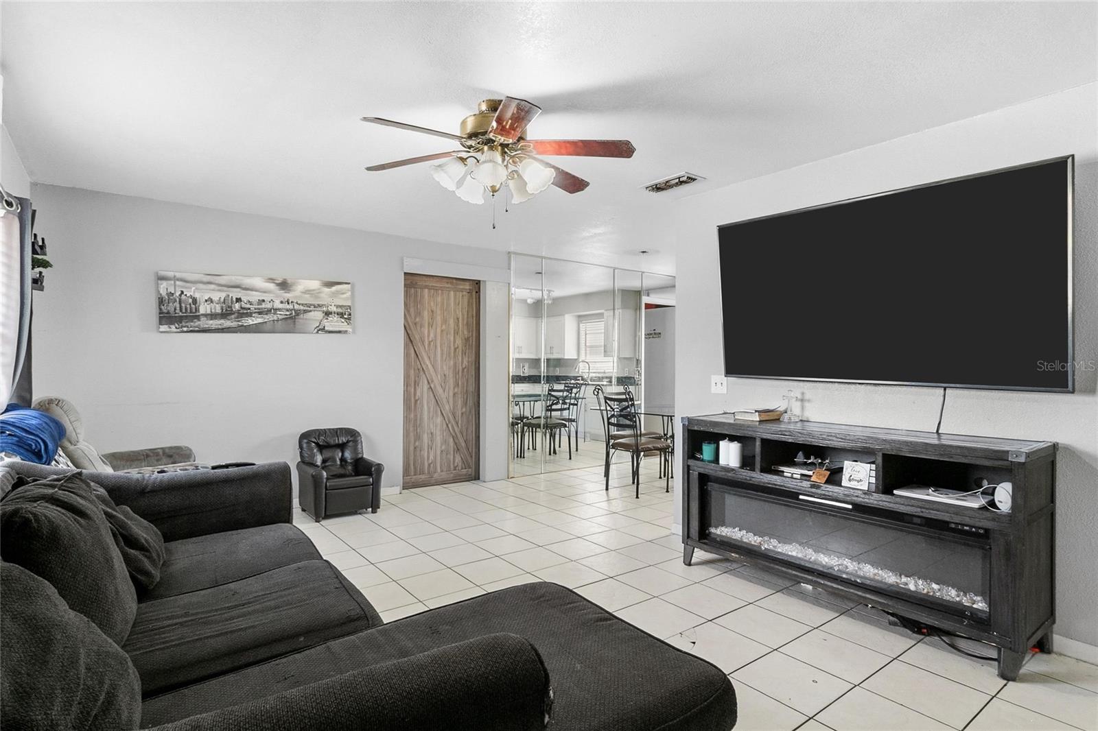 Image 13 of 18 For 230 Roosevelt Square