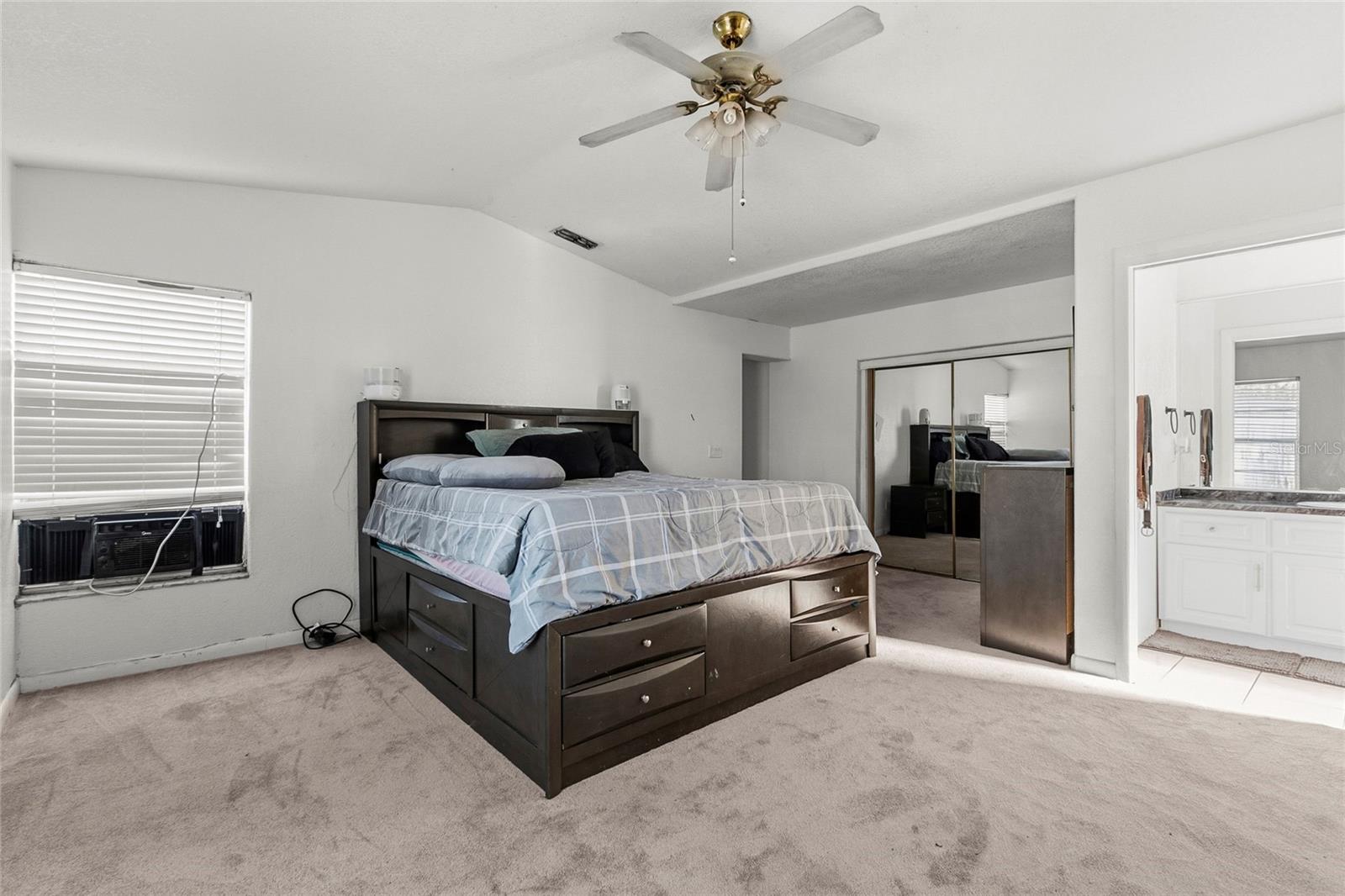 Image 6 of 18 For 230 Roosevelt Square