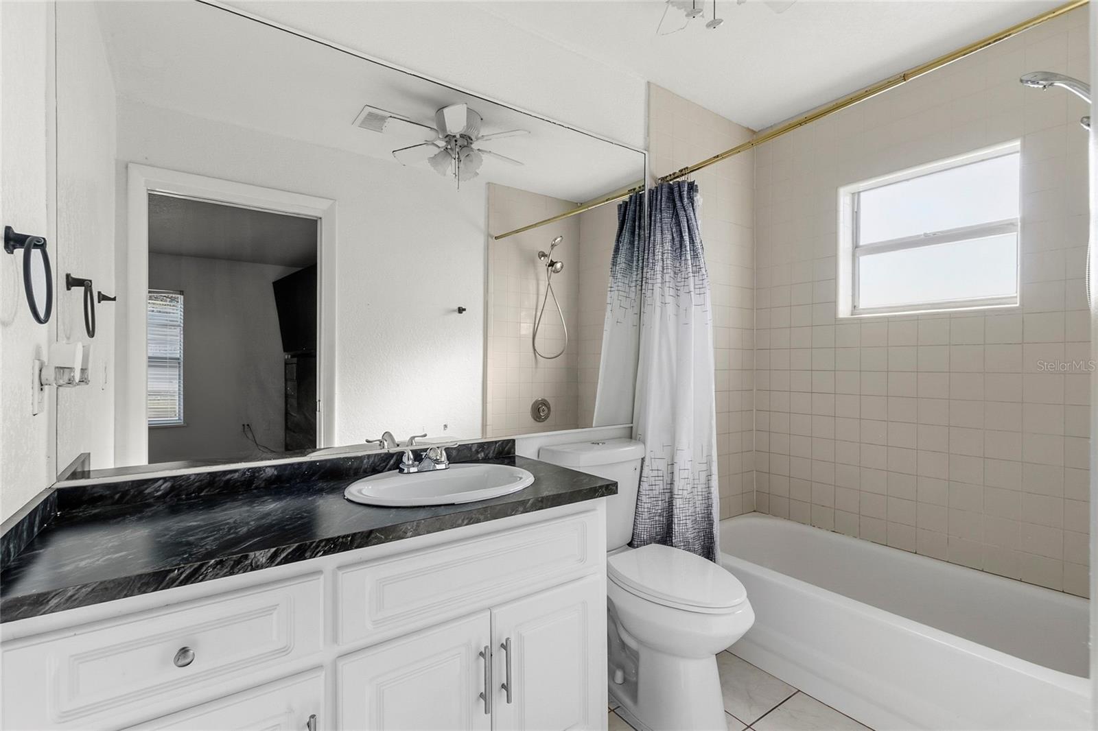 Image 8 of 18 For 230 Roosevelt Square