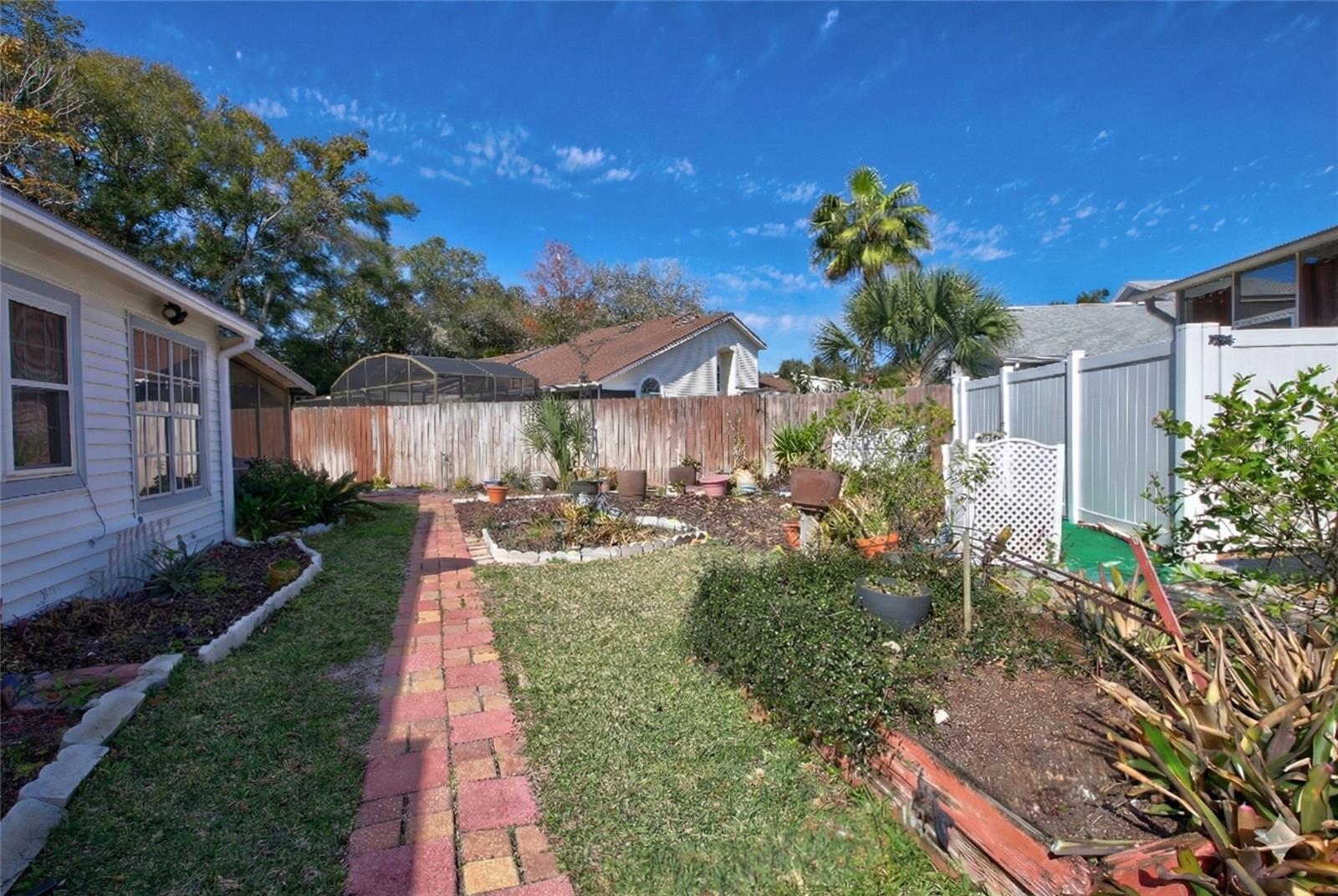 Image 19 of 23 For 971 Malden Court