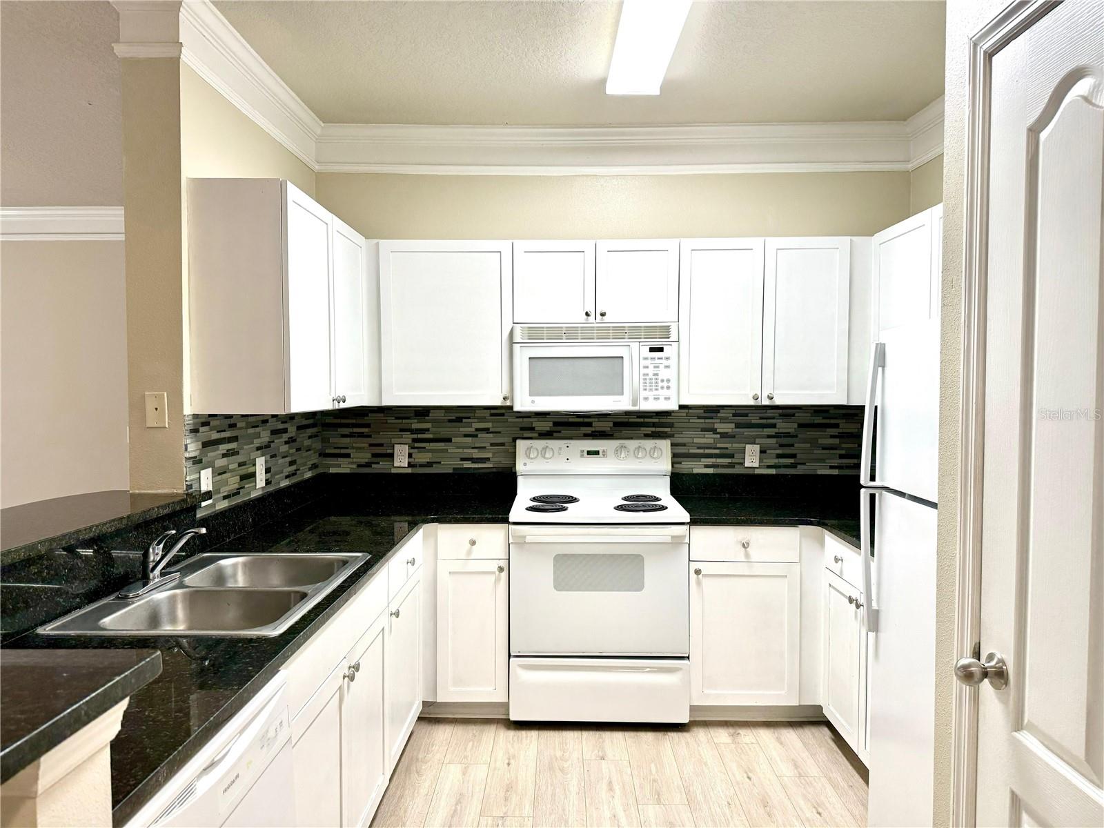 Image 4 of 21 For 8842 Villa View Circle 3