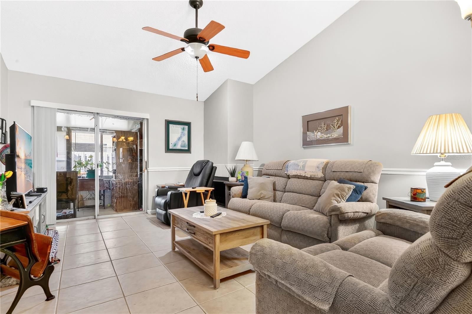 Image 3 of 30 For 7744 Country Place C4