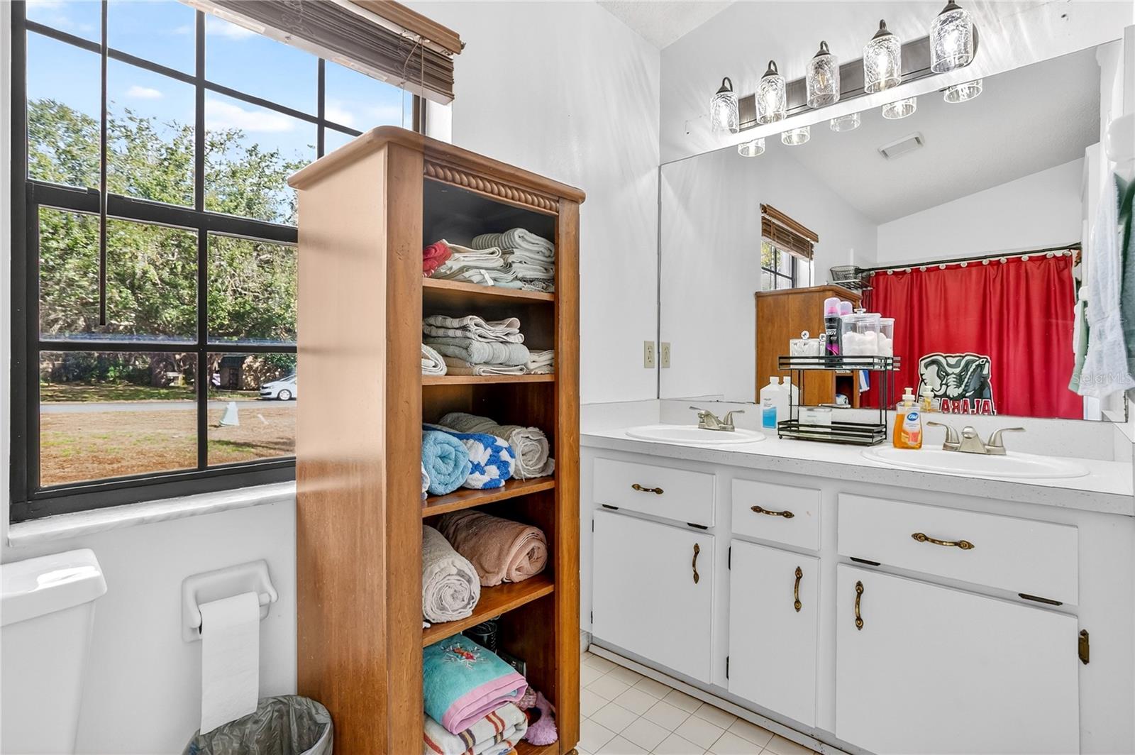 Image 17 of 30 For 10400 Summit Square Drive