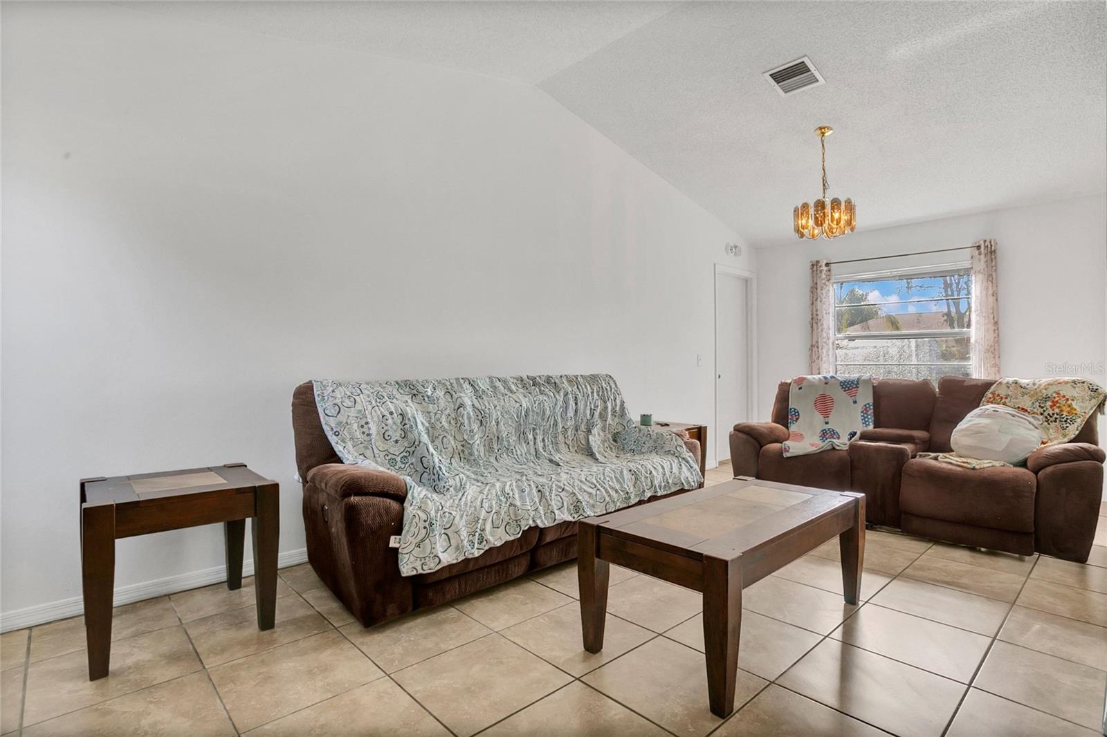 Image 4 of 30 For 10400 Summit Square Drive