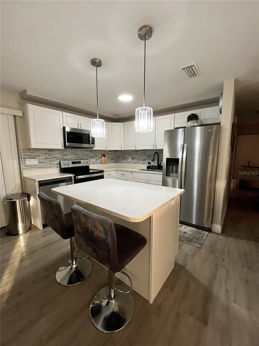 Image 11 of 36 For 409 Camellia Avenue