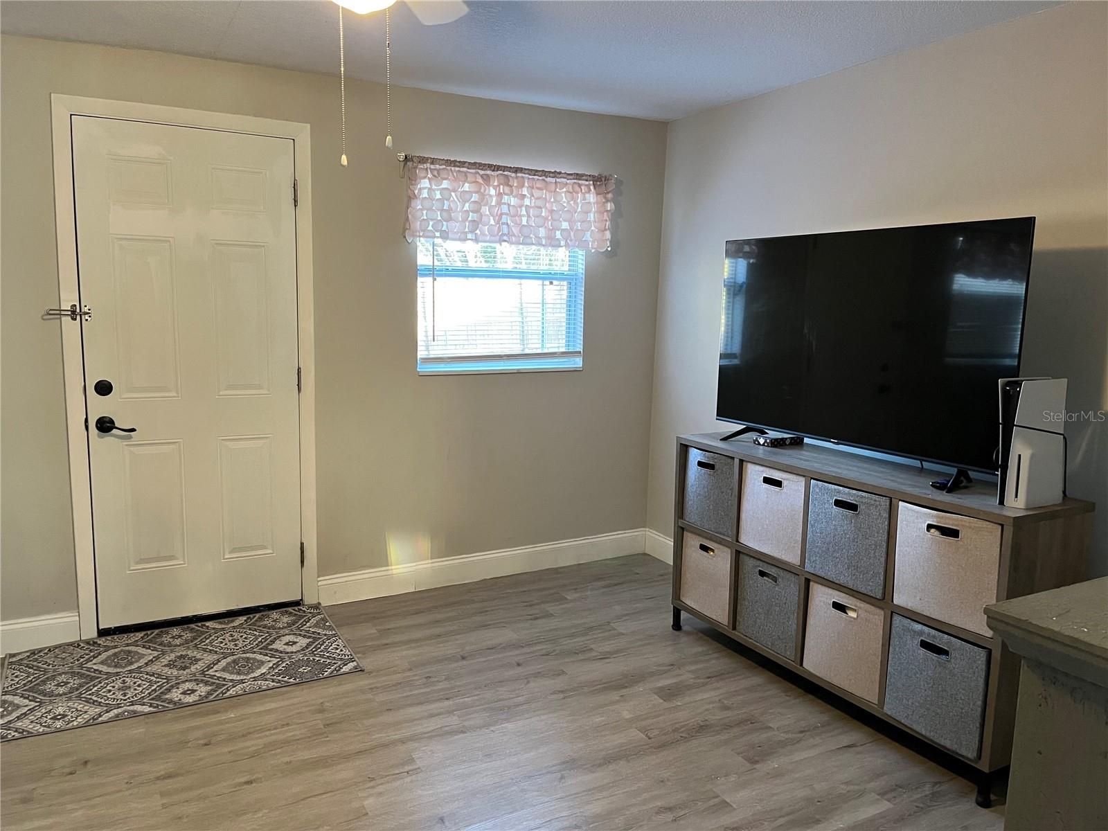 Image 14 of 36 For 409 Camellia Avenue