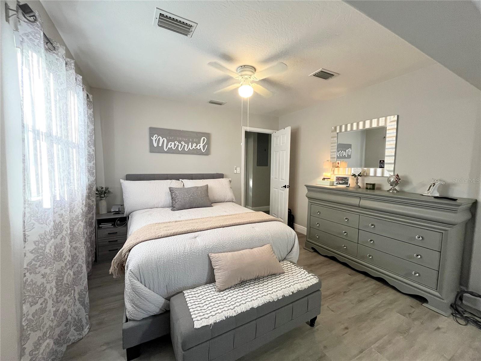 Image 16 of 36 For 409 Camellia Avenue